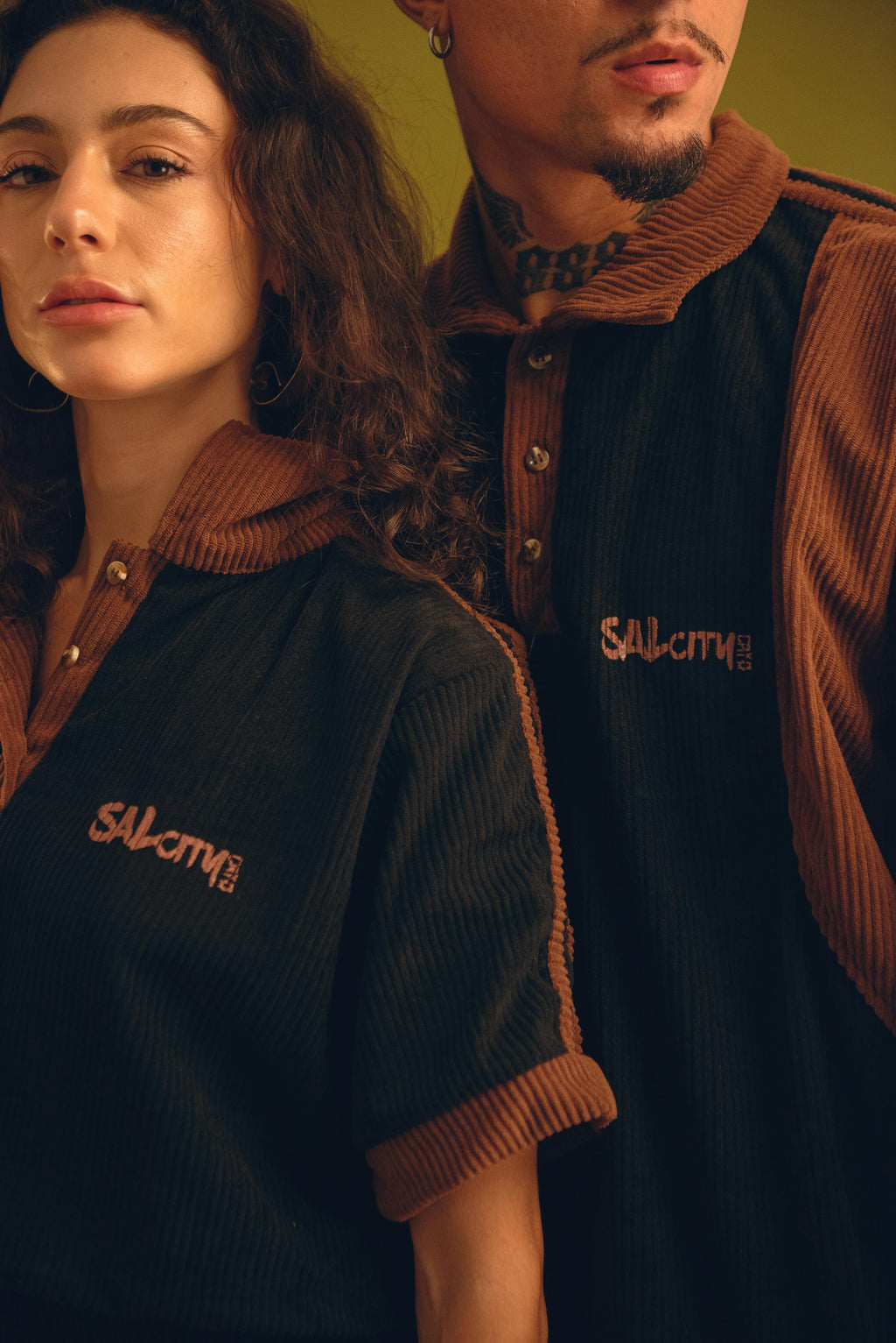 Cropped polo veludo