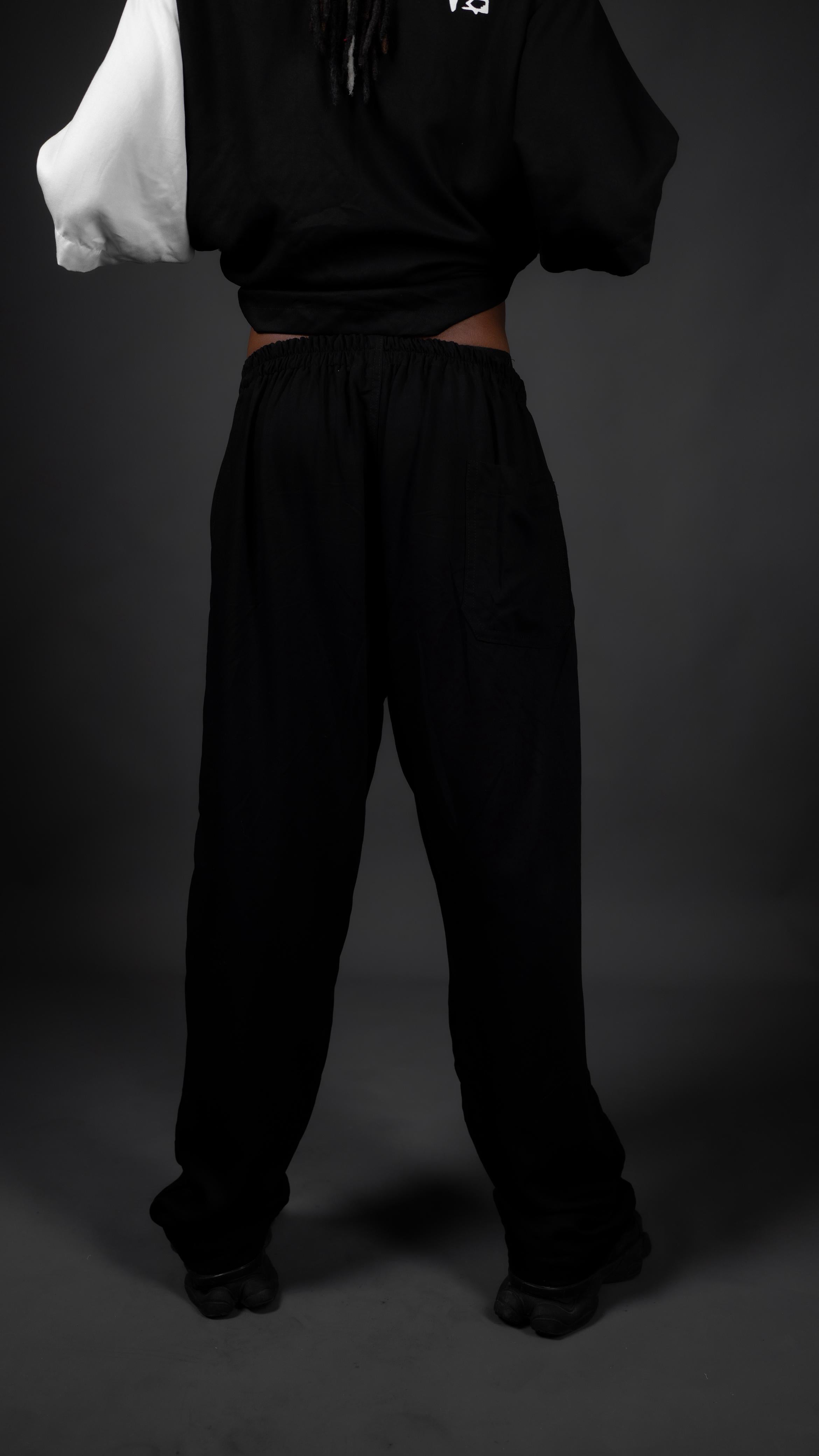 Calça clássica agenero Preta Monocity