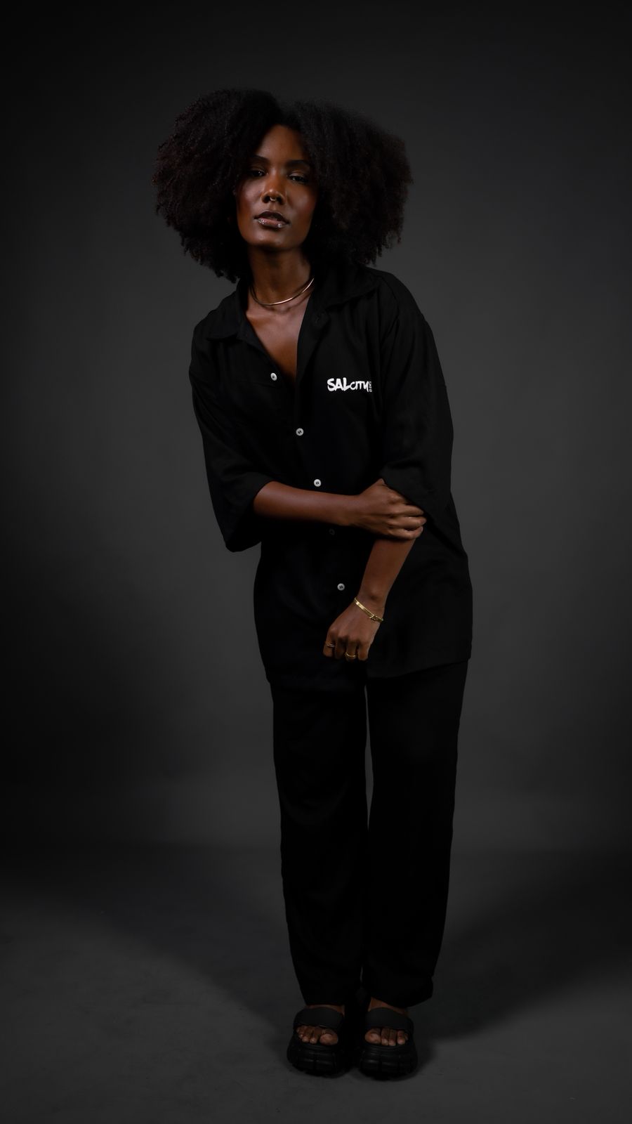 Camisa de botão preta agenero Monocity