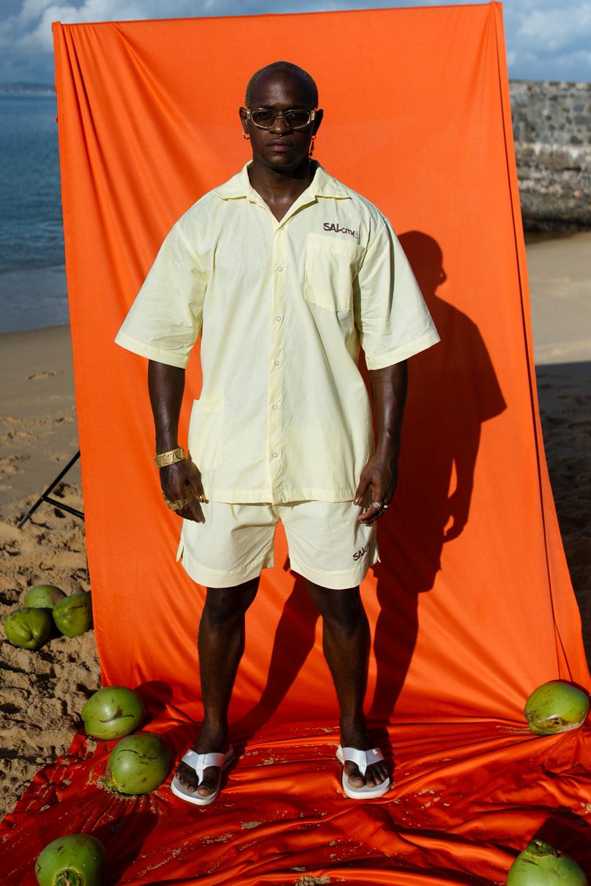 Camisa de botão manteiga